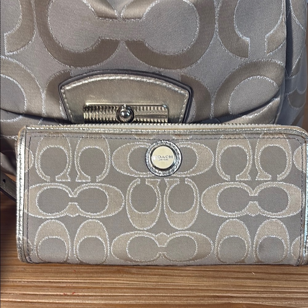 Coach Grey & Silver Signature Shoulder Bag with Wallet(102B) - Picture 2 of 10